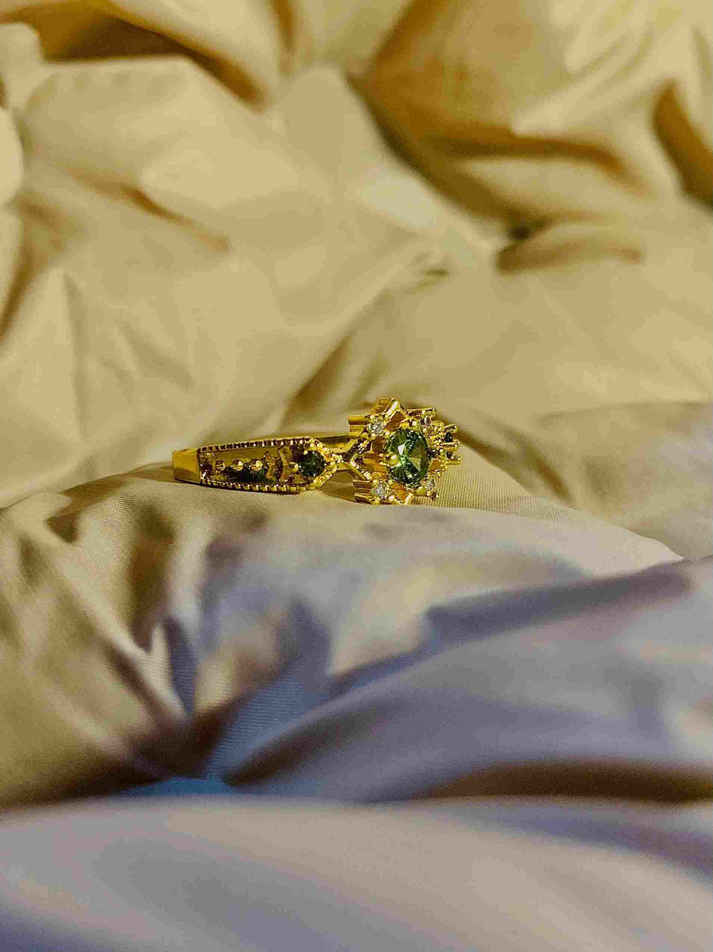 French Style Vintage White Olive Green Zircon Ring Women's Light Luxury High-end Finger Ring