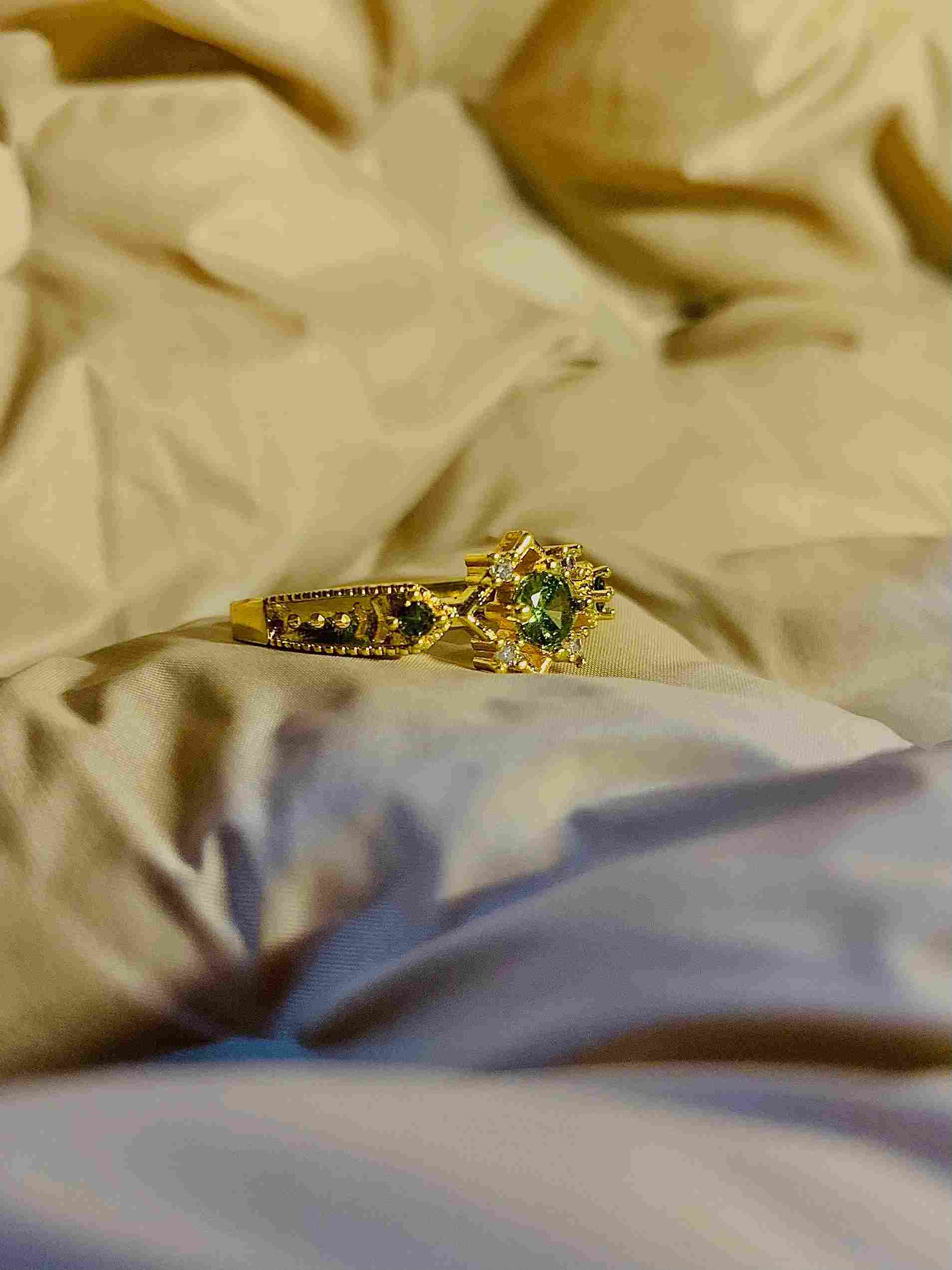 French Style Vintage White Olive Green Zircon Ring Women's Light Luxury High-end Finger Ring